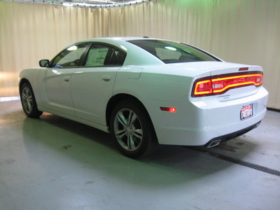 dodge charger 2012 white sedan sxt gasoline 6 cylinders all whee drive automatic 44883