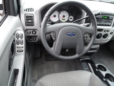 ford escape 2003 dk  gray suv xlt gasoline 6 cylinders dohc front wheel drive automatic 60915