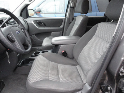 ford escape 2003 dk  gray suv xlt gasoline 6 cylinders dohc front wheel drive automatic 60915
