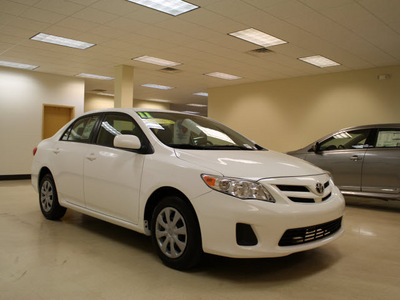 toyota corolla 2011 white sedan le gasoline 4 cylinders front wheel drive automatic 27707