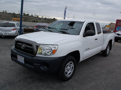 toyota tacoma 2005 white gasoline 4 cylinders rear wheel drive 5 speed manual 94010