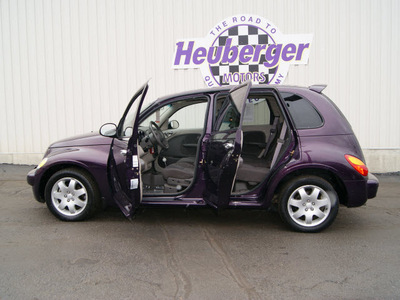 chrysler pt cruiser 2004 dark plum wagon touring edition gasoline 4 cylinders front wheel drive automatic 80905