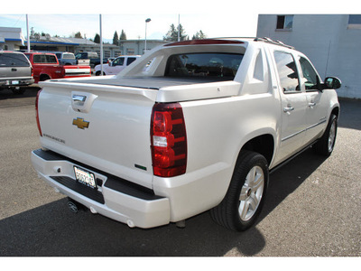 chevrolet avalanche 2011 pearl white suv ltz flex fuel 8 cylinders 4 wheel drive automatic with overdrive 98371