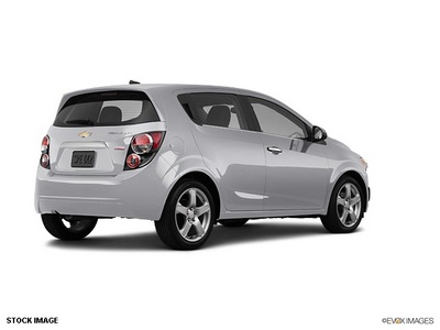 chevrolet sonic 2012 silver hatchback gasoline 4 cylinders front wheel drive 6 spd auto lpo,all wthr f 77090