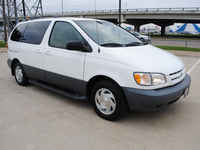 toyota sienna 2000 white van le gasoline 6 cylinders front wheel drive automatic 75228