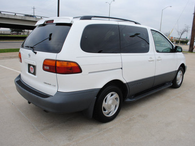 toyota sienna 2000 white van le gasoline 6 cylinders front wheel drive automatic 75228