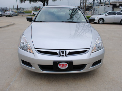 honda accord 2006 silver sedan value package gasoline 4 cylinders front wheel drive automatic 75228