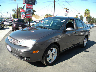 ford focus 2006 dk  gray sedan zx4 st gasoline 4 cylinders front wheel drive 5 speed with overdrive 92882