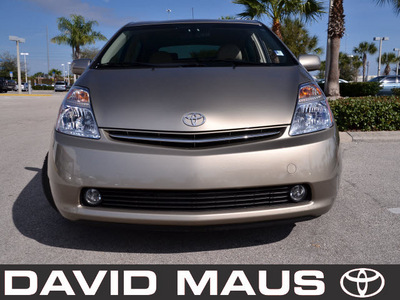 toyota prius 2009 gold hatchback hybrid 4 cylinders front wheel drive automatic 32771