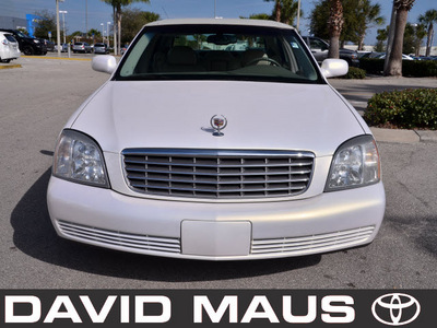 cadillac deville 2004 white sedan gasoline 8 cylinders front wheel drive automatic 32771