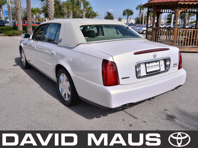 cadillac deville 2004 white sedan gasoline 8 cylinders front wheel drive automatic 32771