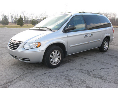 chrysler town country 2005 silver van touring gasoline 6 cylinders front wheel drive automatic 45840