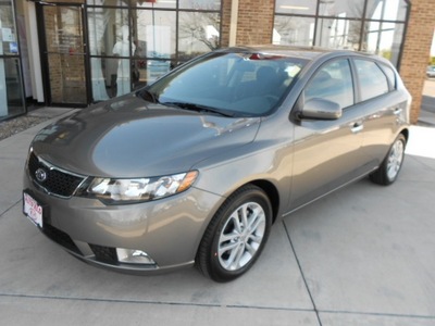 kia forte 5 door 2012 lt  gray hatchback ex gasoline 4 cylinders front wheel drive 6 speed automatic 43228