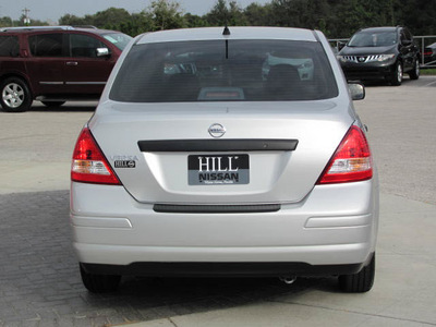 nissan versa 2011 silver sedan gasoline 4 cylinders front wheel drive automatic 33884