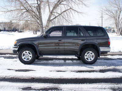 toyota 4runner 1998 gray suv sr5 4x4 auto gasoline 6 cylinders 4 wheel drive automatic with overdrive 80012
