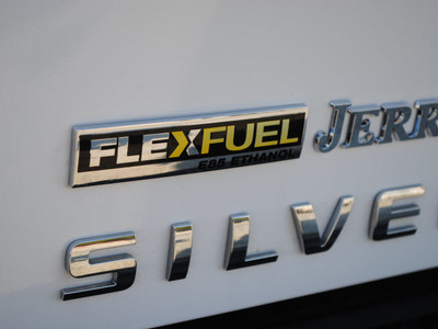 chevrolet silverado 1500 2009 white pickup truck lt flex fuel 8 cylinders 2 wheel drive automatic 76087