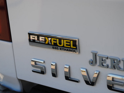 chevrolet silverado 1500 2009 white lt flex fuel 8 cylinders 4 wheel drive automatic 76087