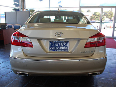 hyundai genesis 2012 beige sedan 4 6l v8 gasoline 8 cylinders rear wheel drive automatic 94010