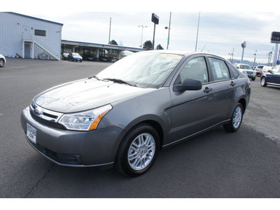 ford focus 2010 silver sedan se gasoline 4 cylinders front wheel drive automatic with overdrive 98632