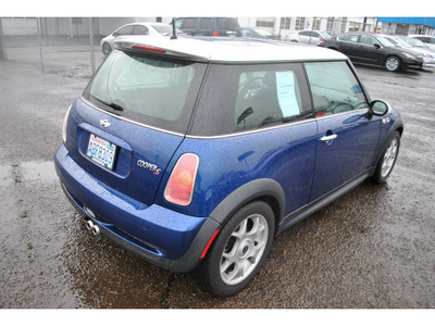 mini cooper 2004 blue hatchback s gasoline 4 cylinders front wheel drive 6 speed manual 98632