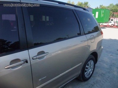 toyota sienna ce le