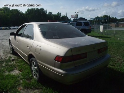 toyota camry ce le xle