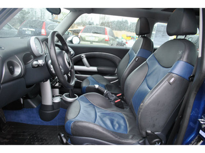mini cooper 2004 blue hatchback s gasoline 4 cylinders front wheel drive 6 speed manual 98632