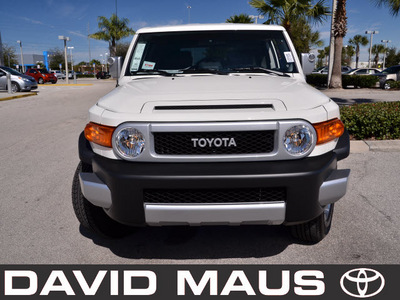 toyota fj cruiser 2012 white suv gasoline 6 cylinders 2 wheel drive automatic 32771