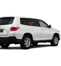 toyota highlander 2012 white suv gasoline 6 cylinders all whee drive automatic 55448