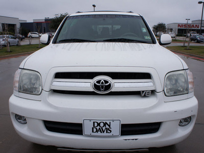 toyota sequoia 2005 white suv sr5 gasoline 8 cylinders rear wheel drive automatic with overdrive 76018