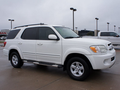 toyota sequoia 2005 white suv sr5 gasoline 8 cylinders rear wheel drive automatic with overdrive 76018