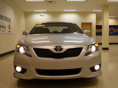 toyota camry 2010 silver sedan se gasoline 4 cylinders front wheel drive automatic 27707