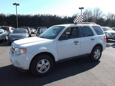 ford escape 2011 white suv xlt gasoline 4 cylinders front wheel drive automatic 08902