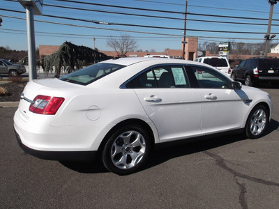 ford taurus 2011 white sedan sel gasoline 6 cylinders front wheel drive automatic 08902
