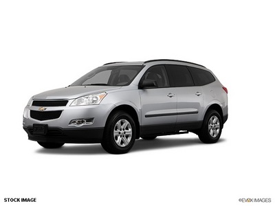 chevrolet traverse 2012 silver suv ls gasoline 6 cylinders all whee drive 6 speed automatic 55391