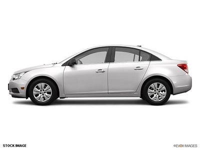 chevrolet cruze 2012 white sedan ls gasoline 4 cylinders front wheel drive 6 speed automatic 55391