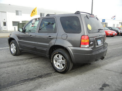 ford escape 2006 dk  gray suv limited gasoline 6 cylinders all whee drive automatic 56301