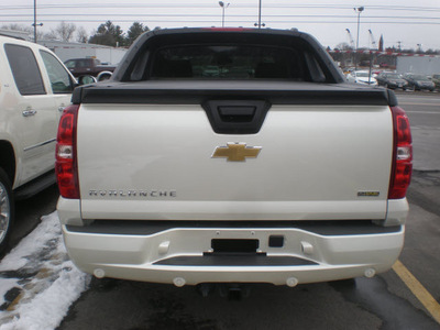 chevrolet avalanche 2008 white suv flex fuel 8 cylinders 4 wheel drive automatic 13502