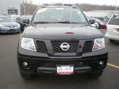 nissan frontier 2011 black gasoline 6 cylinders 4 wheel drive automatic with overdrive 13502
