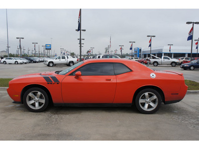 dodge challenger 2009 orange coupe r t classic gasoline 8 cylinders rear wheel drive automatic 77090