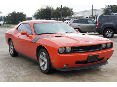 dodge challenger 2009 orange coupe r t classic gasoline 8 cylinders rear wheel drive automatic 77090