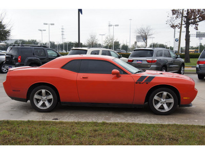 dodge challenger 2009 orange coupe r t classic gasoline 8 cylinders rear wheel drive automatic 77090