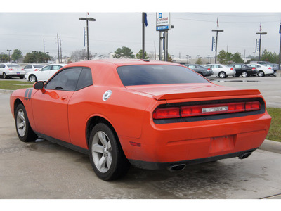 dodge challenger 2009 orange coupe r t classic gasoline 8 cylinders rear wheel drive automatic 77090