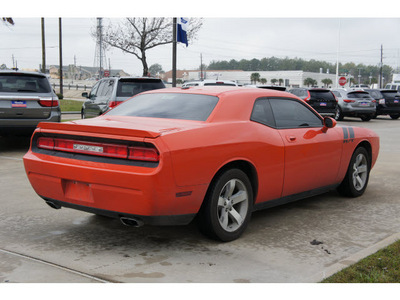 dodge challenger 2009 orange coupe r t classic gasoline 8 cylinders rear wheel drive automatic 77090