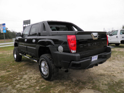 chevrolet avalanche 2003 black suv 2500 gasoline 8 cylinders 4 wheel drive automatic 32447