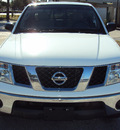 nissan frontier 2008 white se v6 gasoline 6 cylinders 2 wheel drive automatic 32901