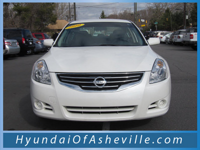 nissan altima 2010 white sedan s gasoline 4 cylinders front wheel drive automatic 28805