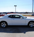 dodge challenger 2009 white coupe gasoline 6 cylinders rear wheel drive automatic 76087