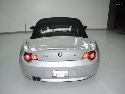 bmw z4 2005 silver 3 0i gasoline 6 cylinders rear wheel drive automatic 91731