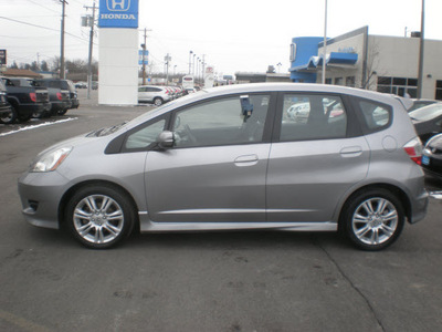 honda fit 2009 gray hatchback sport gasoline 4 cylinders front wheel drive 5 speed manual 13502